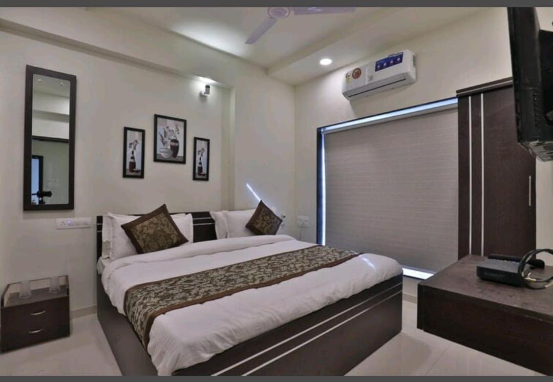 Oyo 80228 Hotel Richa Hālol Buitenkant foto